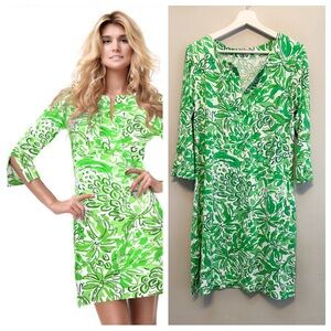 Barbara Gerwit split neck and split sleeve printed shift dress in green. Size L.